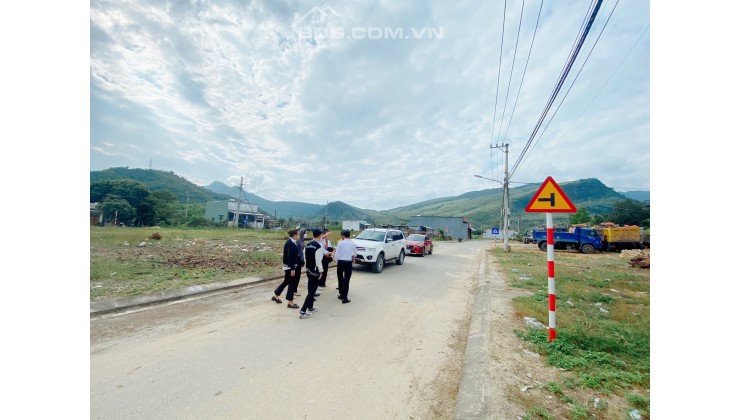 Chính chủ cần bán lô đất ngay trung tâm thị trấn Quảng Nam, sát quốc lộ mà giá chỉ 6xxtr