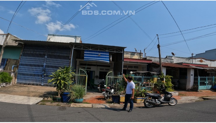Bán Đất Tặng Nhà Sát Chợ Long Hoa, Kế Bến Xe Hoà Thành  giao thương bất động sản Tây Ninh 398N