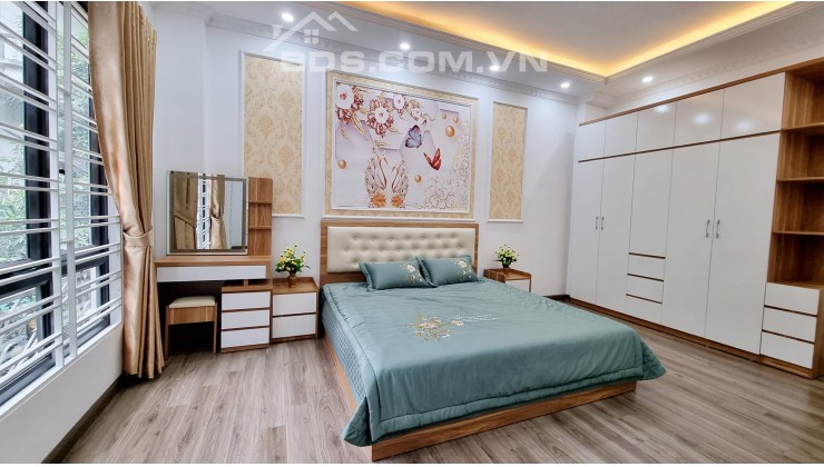 Ngõ ô tô VIP nhất phố Cầu Giấy 40m2 5T cách mặt ngõ 10m, 5.9 tỷ