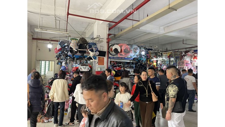 Mua gian hàng kinh doanh chợ cửa khẩu Lào Cai 150 triệu khai thác nhiều đời như chợ Đồng Xuân
