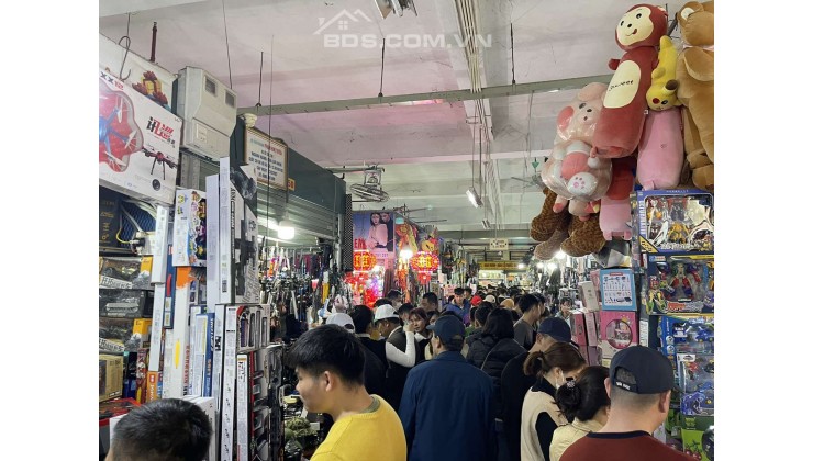 Mua gian hàng kinh doanh chợ cửa khẩu Lào Cai 150 triệu khai thác nhiều đời như chợ Đồng Xuân