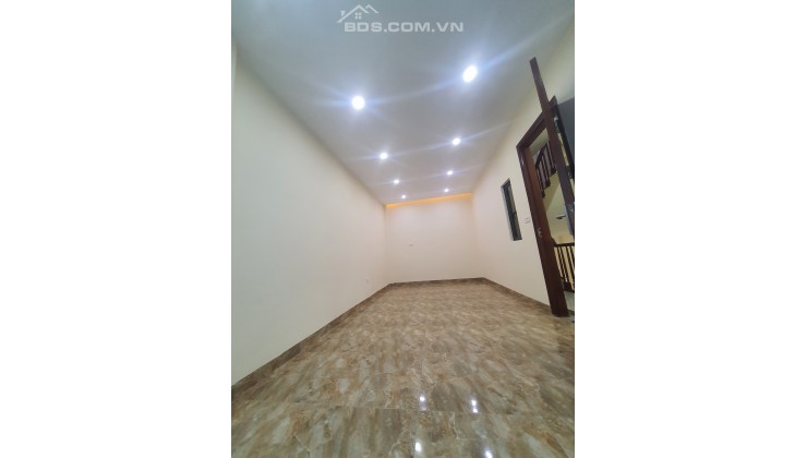 Cần bán căn nhà 30 m2 xây 4 tầng Phố Kẻ Tạnh Giang Biên