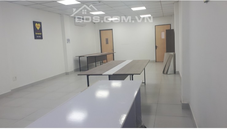 Văn phòng cho thuê 60m2/phong (có 3 phòng) trong tòa nhà 6 tầng đường Phạm Văn Bạch, P.15, Q.Tân Bình. Giá 10 triệu/tháng