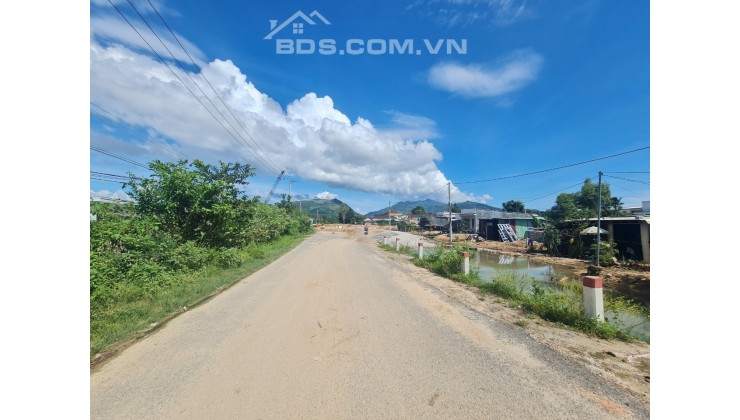 Bán 150m2 đất full thổ, MT Hòn Bà, Suối Cát, Cam Lâm, 1 tỷ. Lh:0706067868.