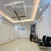 QUAN HOA, CẦU GIẤY - SÁT PHỐ - 2 THOÁNG - NHÀ ĐẸP - MẶT TIỀN RỘNG - NHỈNH 6 Tỷ