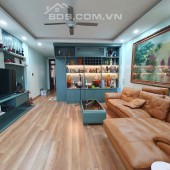 Người đẹp mặt phố Văn Quán, mặt tiền sinh gái 5m, cân nặng 80m2. Em đứng vỉa hè 5,5m. Em mới 18 tỷ. 4 ôtô tranh nhau.