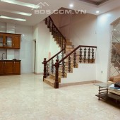 Nhỉnh 4 tỷ có nhà Cầu Giấy 37m2, 5 tầng, ngõ siêu to, nhà siêu đẹp