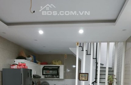 BÁN NHÀ GẦN BẾN XE GIÁP BÁT, DÂN XÂY CHẮC CHẮN, 42M2, 3 TỶ 95