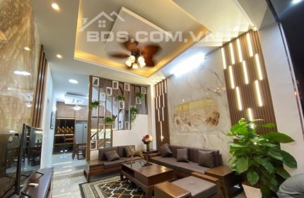 BÁN NHÀ ĐẸP DT: 45M2 4 TẦNG 4 PHÒNG NGỦ PHỐ MINH KHAI 10M RA Ô TÔ TRÁNH - NGÕ THÔNG TRƯỚC NHÀ RỘNG 3M - FUN NỘI THẤT SỊN SÒ - KHÁCH VỀ Ở LUÔN QUẬN