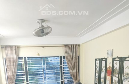 Bán nhà Bát Khối, Long Biên. Đi bộ ra chợ, 52m2, 4 tỷ 1.