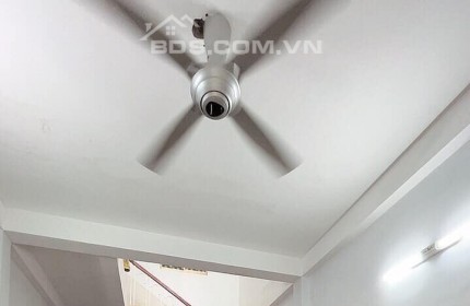 BÁN NHÀ ĐƯỜNG SƯ VẠN HẠNH  QUẬN 10 - GẦN NGAY NGÃ TƯ BÀ HẠT .
DT ; NGANG 3.8 x17M