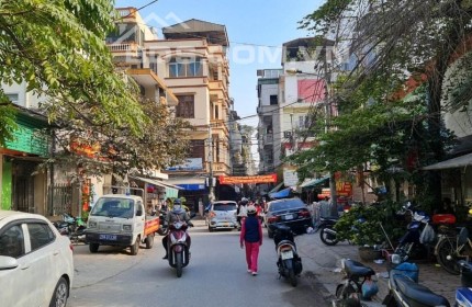 Bán nhà Ngõ Thái Thịnh 1, XD 5 Tầng, 55m2, MT 4m, 3 Thoáng, ô tô cửa. Giá 9,.1 Tỷ