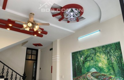 Bán toà căn hộ mặt tiền đường Nguyễn Chí Diễu, Sơn Trà, 4 tầng, 96 m2, Ô tô đỗ, gần biển Phạm Văn Đồng. Chỉ 8 tỷ. 0843-899-666.