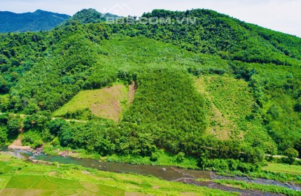 View cao thoáng, trước có suối to chảy quanh năm, view cánh đồng xanh ngát.