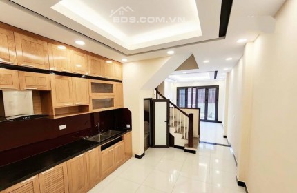 Cho thuê nhà mặt phố Tôn Đức Thắng nhà đẹp DT 70m2 x 3,5T.MT 4m giá thuê 30tr/tháng