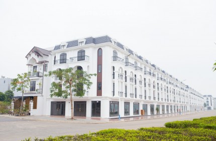 Royal Riverside City nằm dọc theo bờ sông Kalong – niềm tự hào của Móng Cái, vị trí không chỉ mang trong mình giá trị lịch sử, chính trị mà còn có