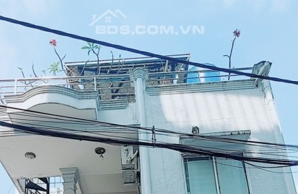 Bán nhà riêng Quận Tân Phú hẽm 8m đường Nguyễn Sơn sát mặt tiền DTKV 102 m2 ngan 5,3 m, đang làm văn phòng công ty.