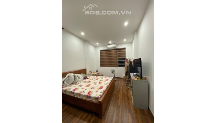 Bán Nhà Hào Nam – 3 Gác Đi Qua Nhà 38m2 4 Tỷ