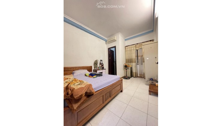 Bán nhà ngõ 172 phố Đại Từ 42m2 giá 3.75 tỷ rất rất Hiếm .