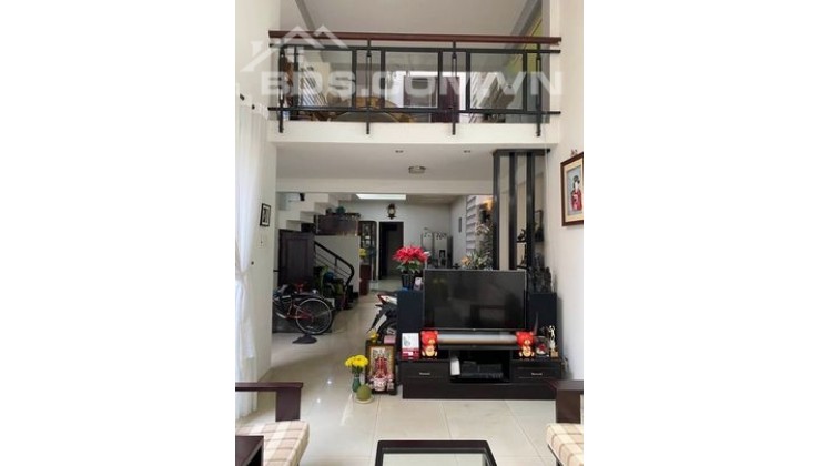 Vì để hoàn tất thủ tục cho tháng 3 này định cư nên bán gấp nhà giá tốt.