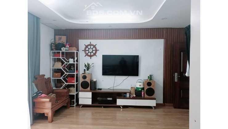 Căn nhà mặt đường Kim Đồng 66m2, mặt tiền 5m, 5 tầng, giá bán 11 tỷ