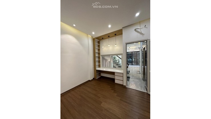 BÁN NHÀ VƯƠNG THỪA VŨ - MẶT TIỀN HIẾM ( HƠN 5 MÉT ) - NHÀ ĐẲNG CẤP - OTO VÀO NHÀ - CÓ THANG MÁY NHẬP KHẨU - NHỈNH 12 TỶ ( CÓ TL )