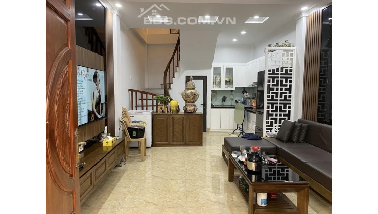 Bán nhà Nguyễn Sơn, Long Biên,5 tầng, 64m2  giá chỉ hơn 4 tỷ. 0357697691