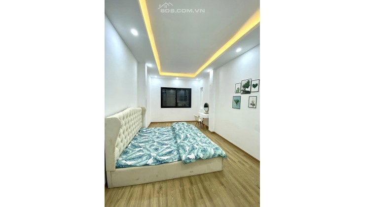 Bán nhà Lạc Long Quân, nhà đẹp, ở ngay, gần ô tô tránh, 46m2, giá 4.x tỷ