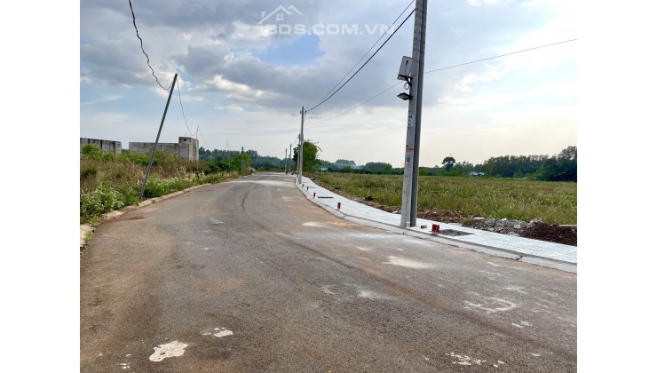 Ngộp - Ngộp cắt lỗ lô đất thổ cư nằm ngay KCN Dầu Giây - Đồng Nai, 600tr/150 m2 thổ cư, sổ sẵn