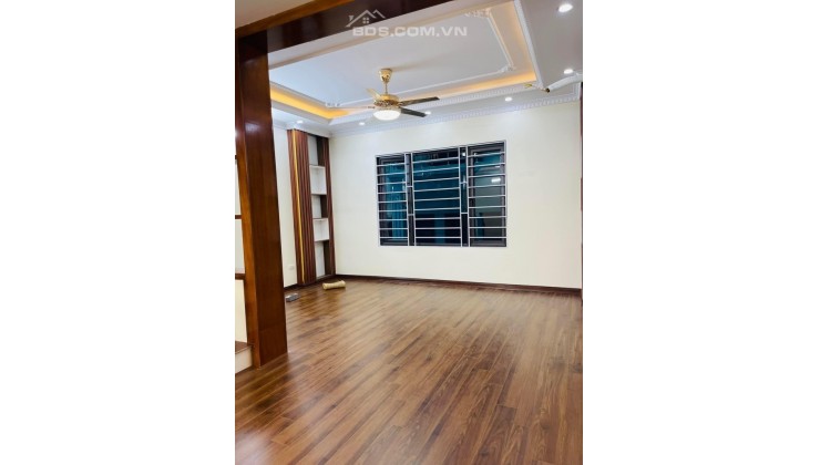 Bán nhà Trường Chinh, 7,2 tỷ, 40m2x5 Tầng - Nhà Mới, Mt:4.2m, 10m ra Mặt Phố, Mặt tiền rộng - Ở Sướng