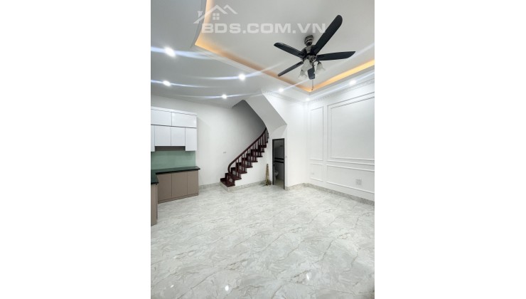 Bán GẤP nhà Đường Cầu Giấy 40m2 * MT 4.8m, 5 tầng- NHÀ ĐẸP, TRUNG TÂM, giá nhỉnh 4.5 tỷ.