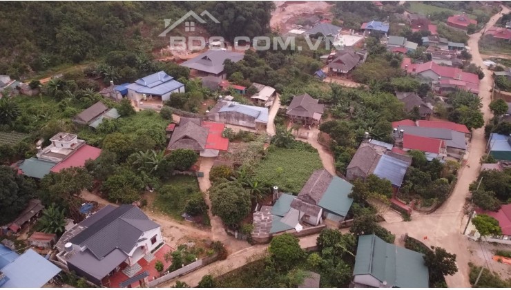 Cần bán mảnh đất 1300m2 có vị trí đắc địa ở thị trấn nông trường Mộc Châu