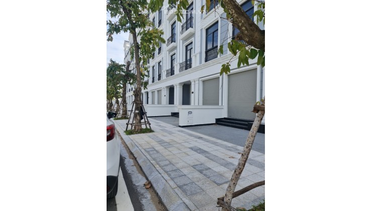 Cần bán nhà phố trong khu đô thị Vinhome Grandpark quận 9 . nhà 5 tầng giá 13,5 tỷ