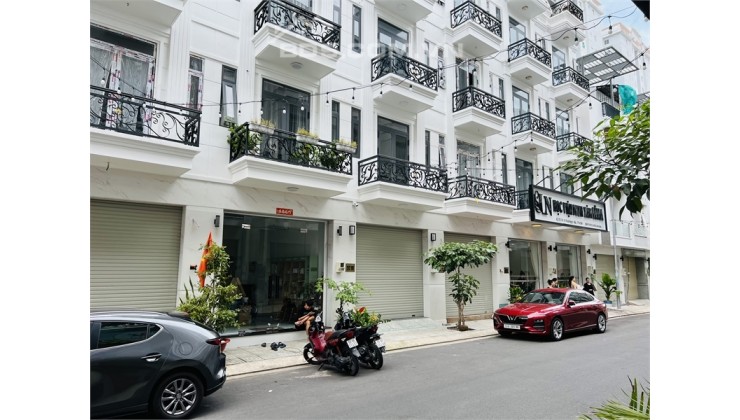 Thanh toán 30  nhận ngay nhà 4 lầu, Versatile Home MT Nguyễn Sơn 8x16m sổ hồng riêng có thang máy.