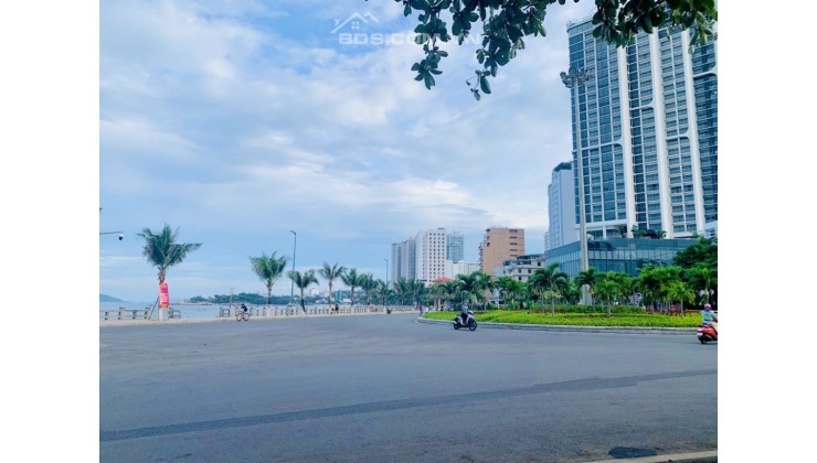 Bán lô mặt tiền biển Phạm Văn Đồng - Nha Trang - Ngang 26m - Gía tốt