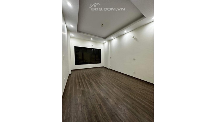 Bán Gấp Toà Văn Phòng - Mặt Phố Hoàng Cầu - 64m2 - View Hồ Hoàng Cầu - Giá 18.8 tỷ