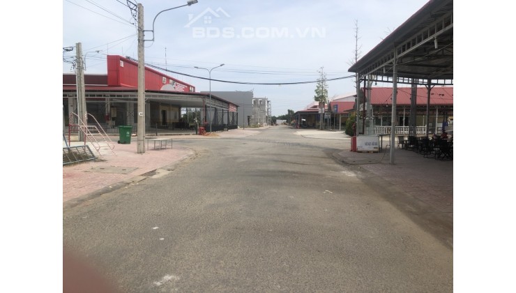 Chủ đầu tư đang còn mấy nền cuối ở Huyện Thạnh Phú (Thạnh Phú Center) trước khi chợ đươc duy dời vào hoạt động.