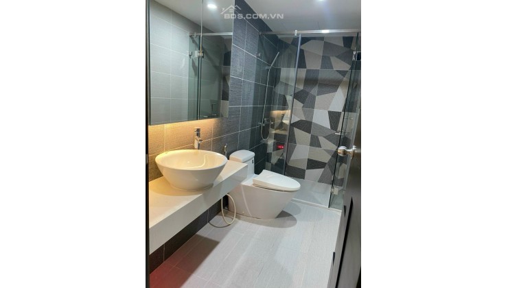 Căn hộ Duplex thông tầng 198m2, 3PN,3wc, 2 sảnh tiếp khách, nội thất mới cao cấp giá 4,9 tỷ.