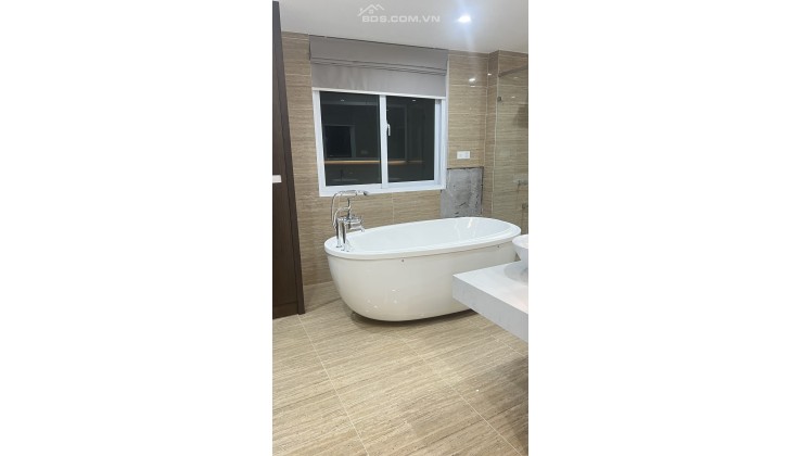 Căn hộ Duplex thông tầng 198m2, 3PN,3wc, 2 sảnh tiếp khách, nội thất mới cao cấp giá 4,9 tỷ.