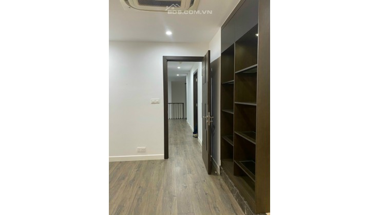 Căn hộ Duplex thông tầng 198m2, 3PN,3wc, 2 sảnh tiếp khách, nội thất mới cao cấp giá 4,9 tỷ.