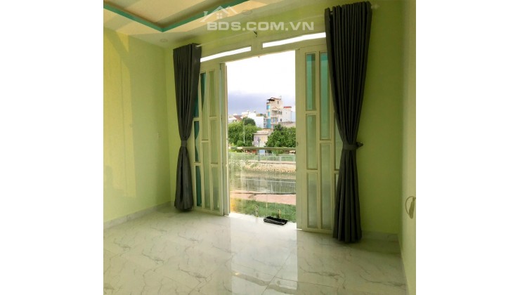 Bán nhà MT đường Ụ Cây, P10, Q8, 52m2, 1T2L sân thượng, SHR, 5,4 tỷ, Lh:0938189856.