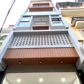 Bán nhà CỰC ĐẸP Nguyễn Văn Cừ, Long Biên, 95m2 * 6 tầng, GARA, THANG MÁY, BỂ CÁ KOI, 6 ngủ. LH: 0357697691