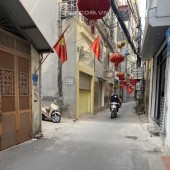 duy nhất 1 căn nhà cấp 4 tại ngõ 197 Trần Phú - Hà Đông.

giá chỉ 3 tỷ . liên hệ : 0966032455