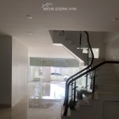 Cho thuê gấp nhà liền kề khu A dự án Geleximco Lê Trọng Tấn.
DT: 120m2 đường chia lô 13,5m.