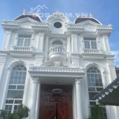 Cần bán Dinh Thự Đường Nguyễn Văn Hưởng, Phường Thảo Điền, Quận 2, Thành Phố Hồ Chí Minh
