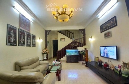 Chính chủ bán căn nhà phân lô, trước ngôi nhà hai xe con hạn chế nhau trên yên hoà, cầu giấy, 5 tầng, 70m, nhình 9 tỷ