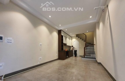 Bán nhà 60m2 phố Nghi Tàm, Tây Hồ Kinh doanh Ô tô đua 8.5 tỷ