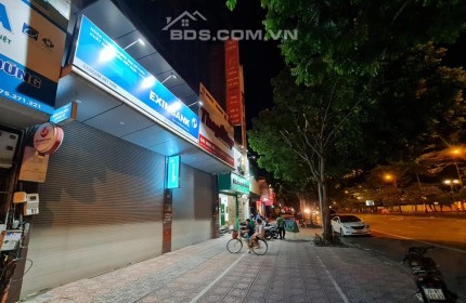 Bán nhà mặt phố Ngô Gia Tự, 200m2, vỉa hè 10m, kinh doanh, ngân hàng thuê, chỉ 20 tỷ