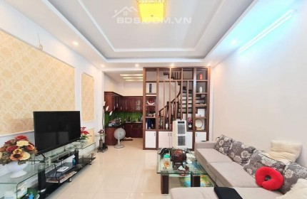 Bán nhà Truơng Định 42m x 5 tầng xây mới, 4.9 tỷ, Full nội thất, mặt ngõ thông rộng.