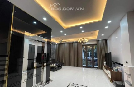 Bán Căn Hộ Cho Thuê(Apartment) Trích Sài_Hồ Tây. Oto vào 180m2 8 tầng. Doanh Thu 300tr/Y